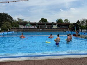 Schwimmen Lernen und Freude im Wasser: Zukunftswerkstatt Schwimmspaß